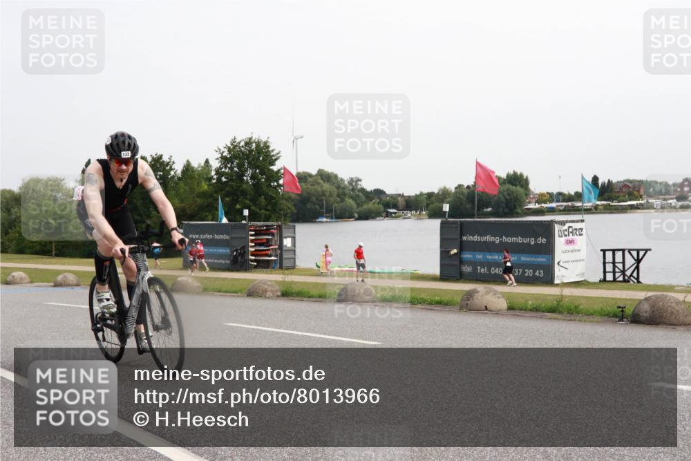 15.06.2025 - 27. Vierlanden-Triathlon H.Heesch http://msf.ph/oto/8013966 15.06.2025 11:13:32 Radfahren 132, 202, 837 meine-sportfotos.de