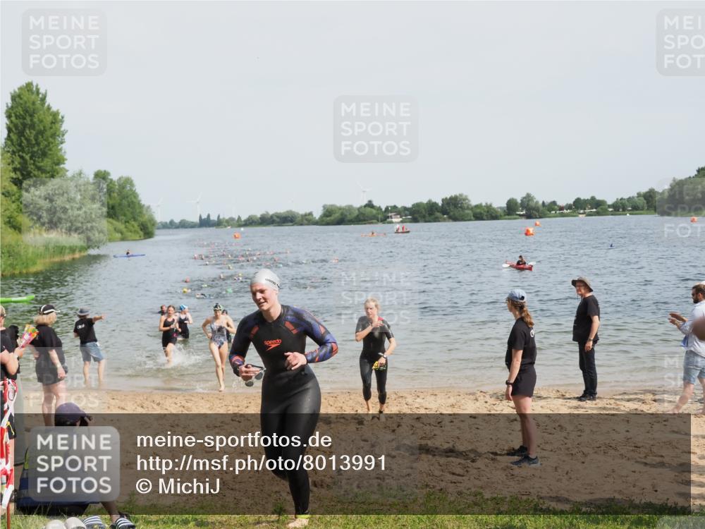 21.06.2025 - 27. Vierlanden-Triathlon MichiJ http://msf.ph/oto/8013991 15.06.2026 10:15:46 Schwimmen 483, 505, 509, 564, 577, 590, 630 meine-sportfotos.de