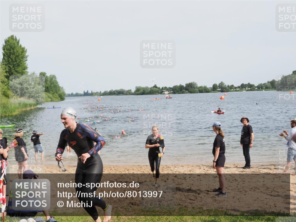 21.06.2025 - 27. Vierlanden-Triathlon MichiJ http://msf.ph/oto/8013997 15.06.2026 10:15:46 Schwimmen 483, 505, 509, 564, 577, 590, 630 meine-sportfotos.de