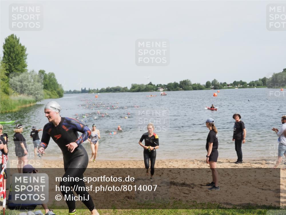 21.06.2025 - 27. Vierlanden-Triathlon MichiJ http://msf.ph/oto/8014007 15.06.2026 10:15:46 Schwimmen 483, 505, 509, 564, 577, 590, 630 meine-sportfotos.de