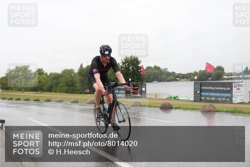 21.06.2025 - 27. Vierlanden-Triathlon H.Heesch http://msf.ph/oto/8014020 15.06.2025 13:57:45 Radfahren 1298, 1304, 1308 meine-sportfotos.de