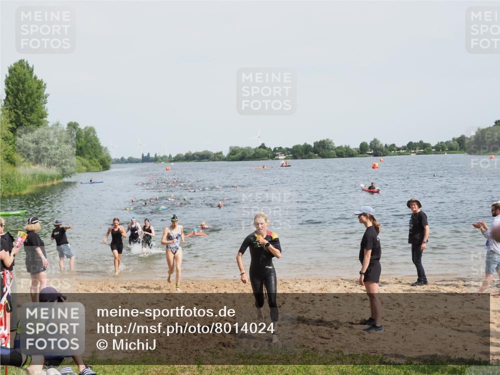 21.06.2025 - 27. Vierlanden-Triathlon MichiJ http://msf.ph/oto/8014024 15.06.2026 10:15:47 Schwimmen 483, 505, 509, 564, 577, 590, 630 meine-sportfotos.de