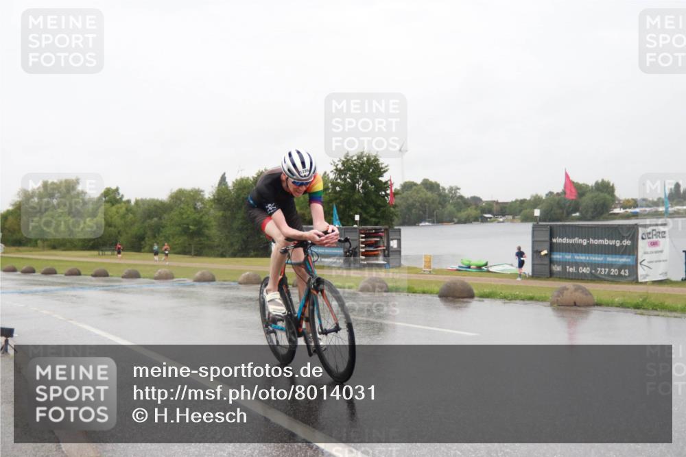 21.06.2025 - 27. Vierlanden-Triathlon H.Heesch http://msf.ph/oto/8014031 15.06.2025 13:57:52 Radfahren 1239 meine-sportfotos.de
