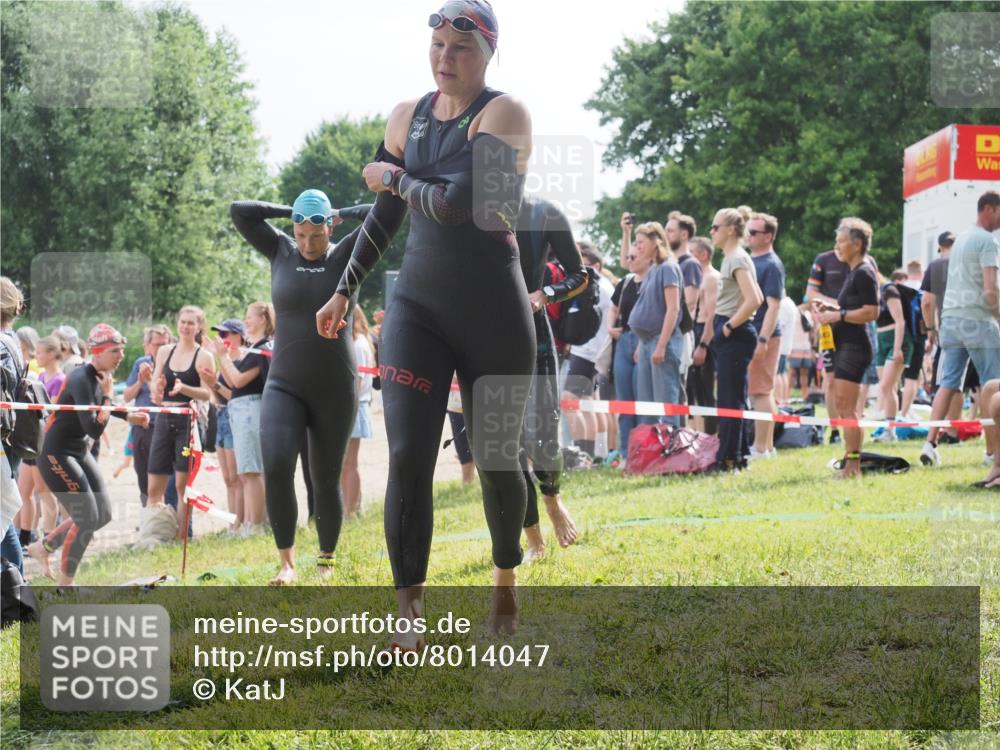 15.06.2025 - 27. Vierlanden-Triathlon KatJ http://msf.ph/oto/8014047 15.06.2025 10:15:01 Schwimmen 476, 521, 525, 528, 570, 592, 593, 605, 608, 1397 meine-sportfotos.de
