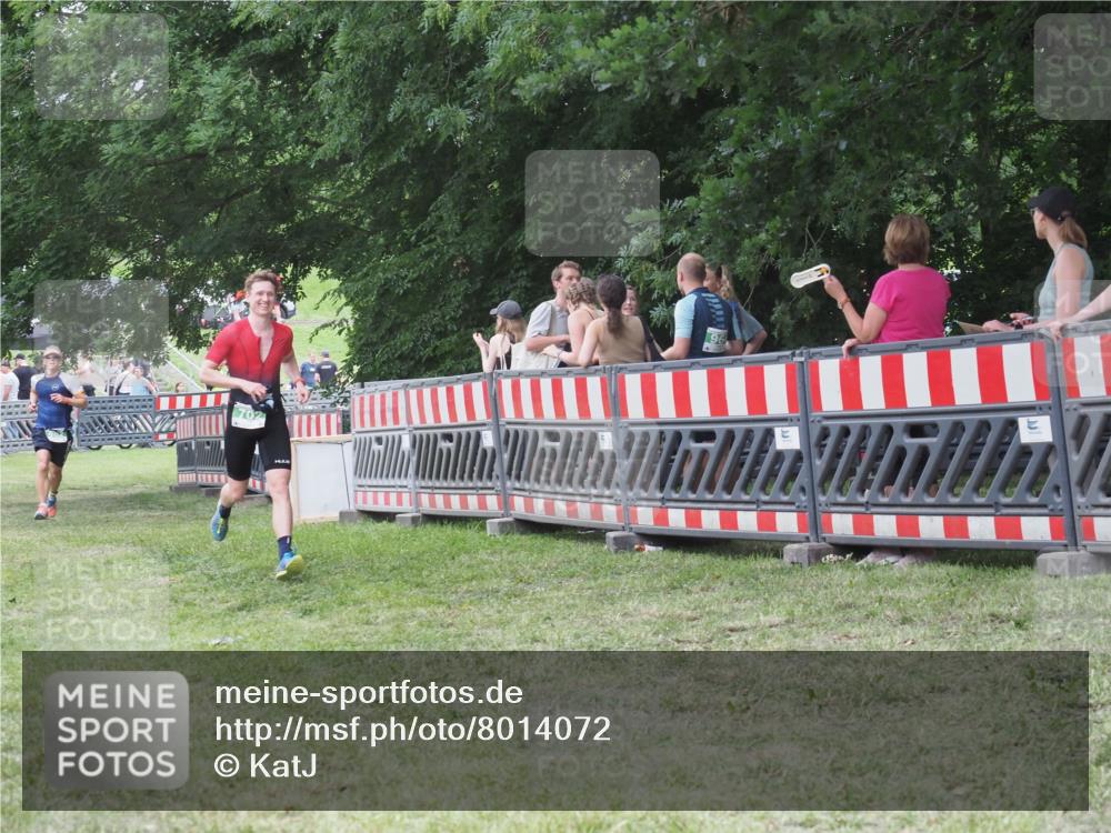 21.06.2025 - 27. Vierlanden-Triathlon KatJ http://msf.ph/oto/8014072 15.06.2025 13:11:44 Ziel 702, 962 meine-sportfotos.de