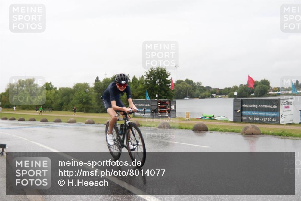 21.06.2025 - 27. Vierlanden-Triathlon H.Heesch http://msf.ph/oto/8014077 15.06.2025 14:00:08 Radfahren 1316 meine-sportfotos.de