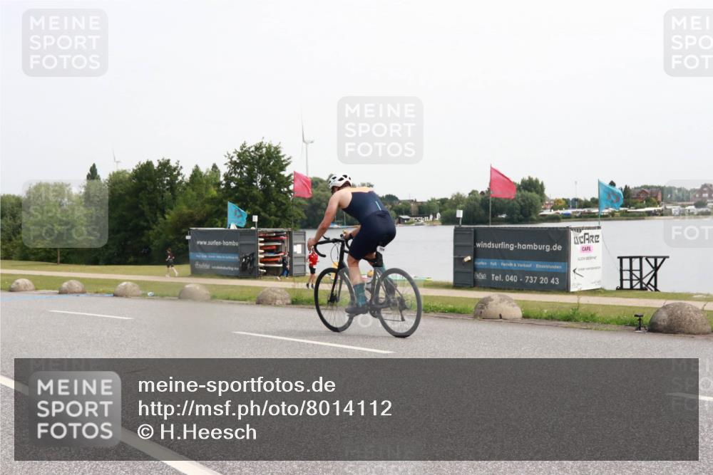 15.06.2025 - 27. Vierlanden-Triathlon H.Heesch http://msf.ph/oto/8014112 15.06.2025 11:14:55 Radfahren 739 meine-sportfotos.de
