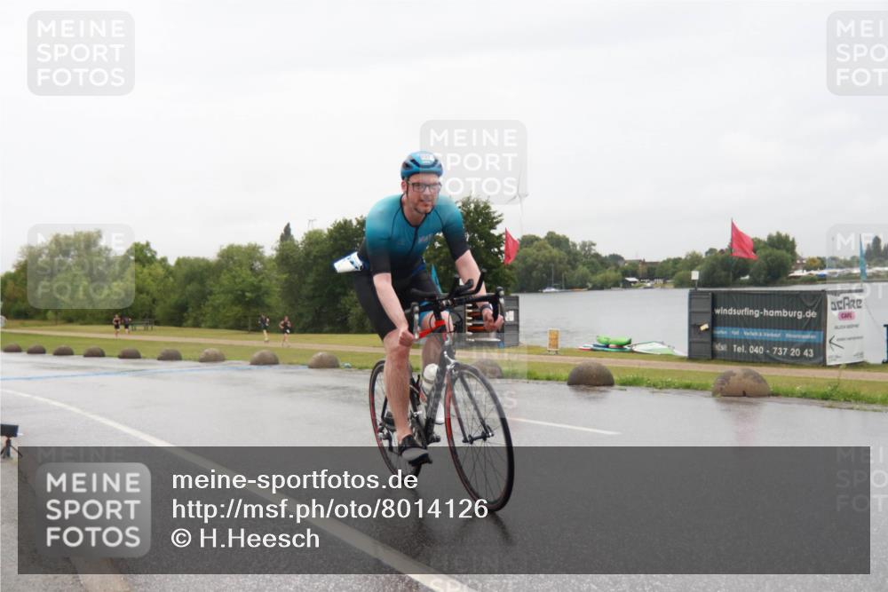 21.06.2025 - 27. Vierlanden-Triathlon H.Heesch http://msf.ph/oto/8014126 15.06.2025 14:01:48 Radfahren 1313 meine-sportfotos.de