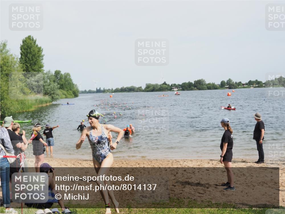 21.06.2025 - 27. Vierlanden-Triathlon MichiJ http://msf.ph/oto/8014137 15.06.2026 10:15:50 Schwimmen 483, 505, 564, 577, 590, 630 meine-sportfotos.de