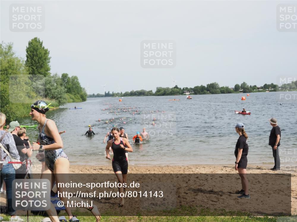21.06.2025 - 27. Vierlanden-Triathlon MichiJ http://msf.ph/oto/8014143 15.06.2026 10:15:50 Schwimmen 483, 505, 564, 577, 590, 630 meine-sportfotos.de