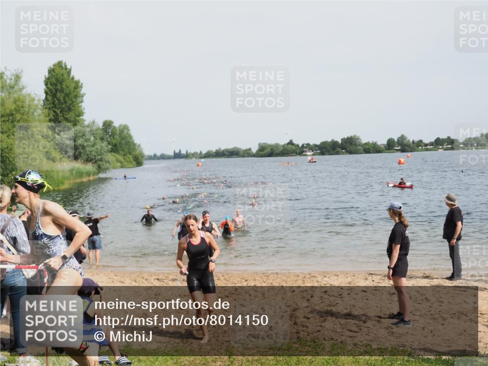 21.06.2025 - 27. Vierlanden-Triathlon MichiJ http://msf.ph/oto/8014150 15.06.2026 10:15:51 Schwimmen 483, 505, 547, 564, 577, 590, 606, 630 meine-sportfotos.de
