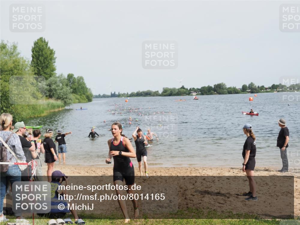 21.06.2025 - 27. Vierlanden-Triathlon MichiJ http://msf.ph/oto/8014165 15.06.2026 10:15:51 Schwimmen 483, 505, 547, 564, 577, 590, 606, 630 meine-sportfotos.de