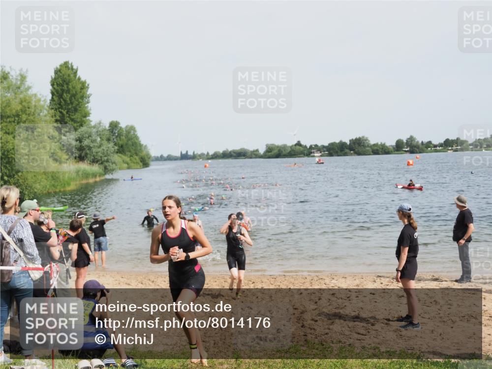 21.06.2025 - 27. Vierlanden-Triathlon MichiJ http://msf.ph/oto/8014176 15.06.2026 10:15:51 Schwimmen 483, 505, 547, 564, 577, 590, 606, 630 meine-sportfotos.de