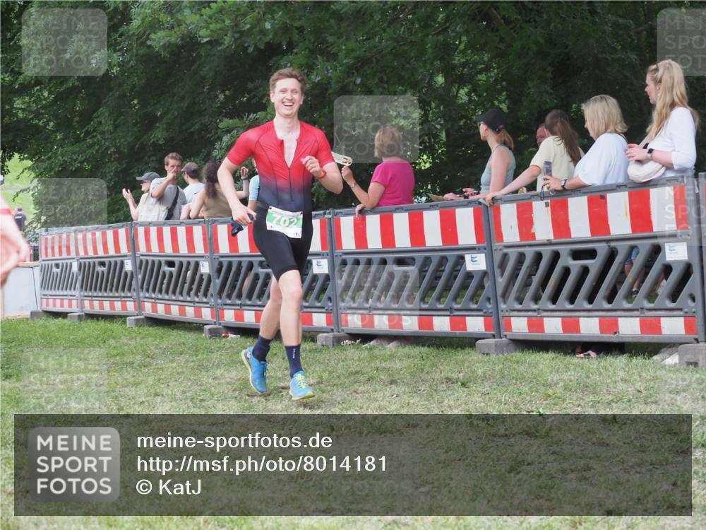 21.06.2025 - 27. Vierlanden-Triathlon KatJ http://msf.ph/oto/8014181 15.06.2025 13:11:46 Ziel 7, 702, 962 meine-sportfotos.de