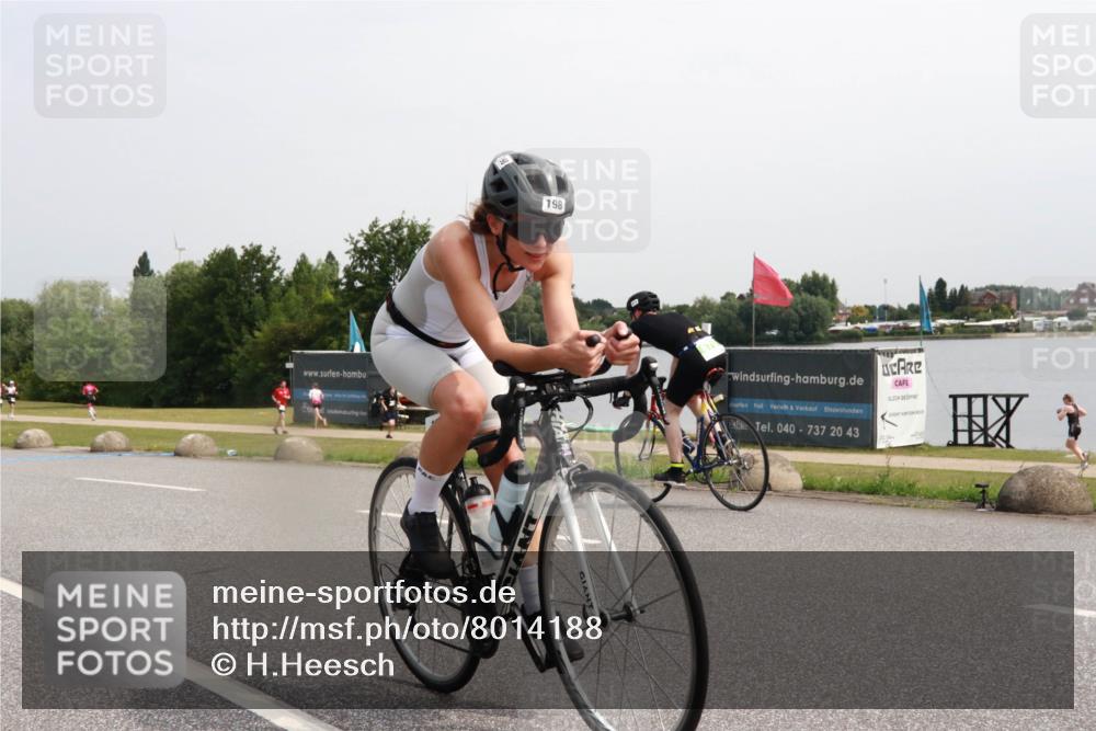 15.06.2025 - 27. Vierlanden-Triathlon H.Heesch http://msf.ph/oto/8014188 15.06.2025 11:15:39 Radfahren 65, 198, 658 meine-sportfotos.de