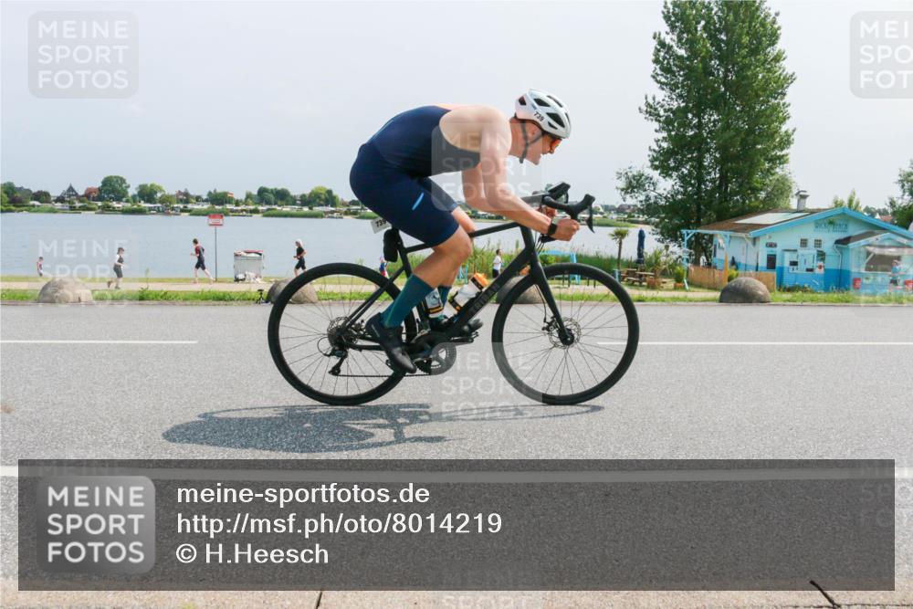 21.06.2025 - 27. Vierlanden-Triathlon H.Heesch http://msf.ph/oto/8014219 15.06.2025 11:48:56 Radfahren 739 meine-sportfotos.de