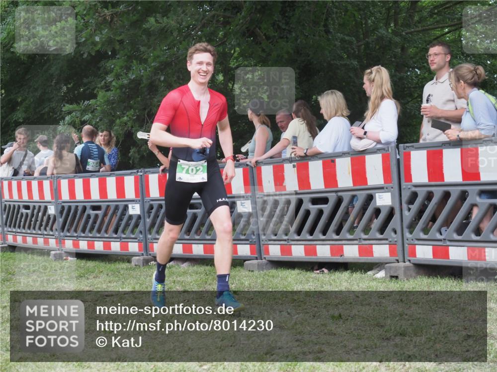 21.06.2025 - 27. Vierlanden-Triathlon KatJ http://msf.ph/oto/8014230 15.06.2025 13:11:46 Ziel 7, 702, 962 meine-sportfotos.de
