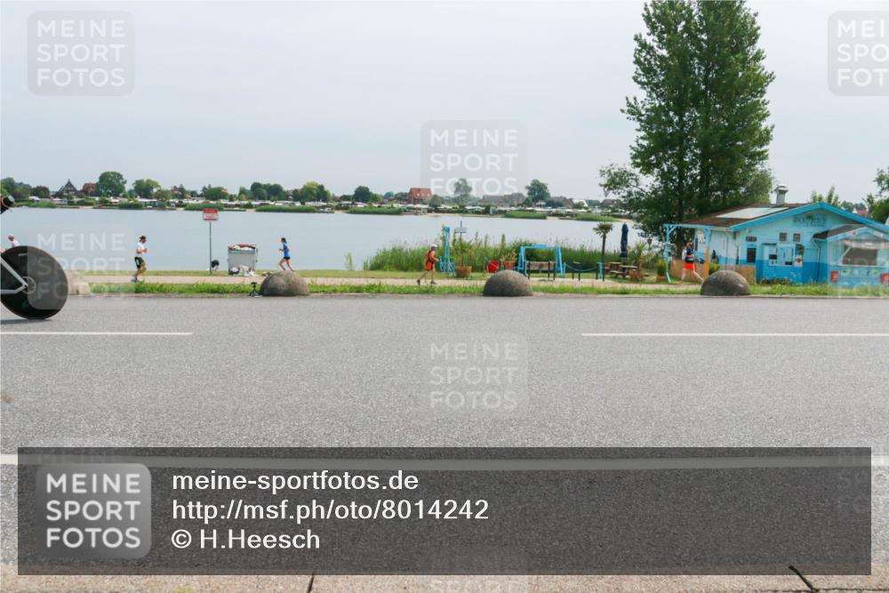 15.06.2025 - 27. Vierlanden-Triathlon H.Heesch http://msf.ph/oto/8014242 15.06.2025 11:10:10 Radfahren 130, 210, 822 meine-sportfotos.de