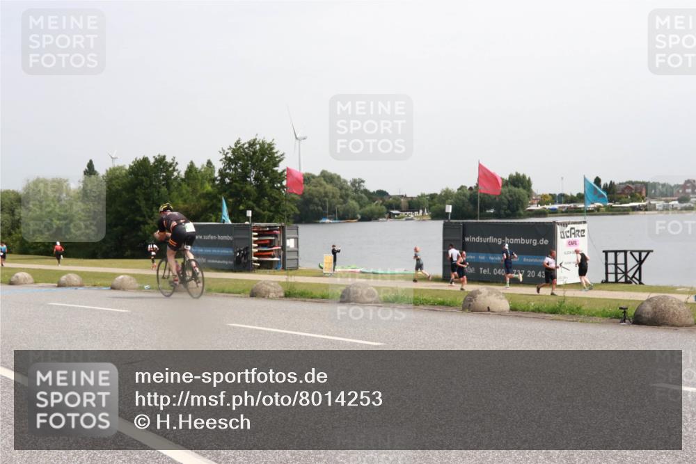 15.06.2025 - 27. Vierlanden-Triathlon H.Heesch http://msf.ph/oto/8014253 15.06.2025 11:16:02 Radfahren 766, 820, 860 meine-sportfotos.de