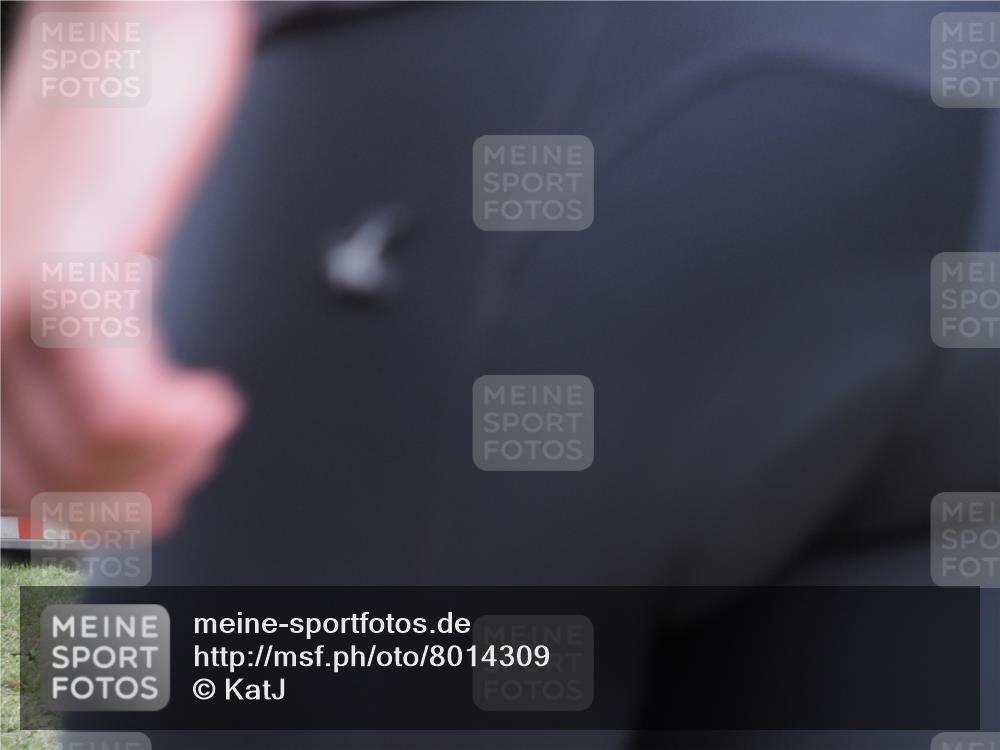 21.06.2025 - 27. Vierlanden-Triathlon KatJ http://msf.ph/oto/8014309 15.06.2025 13:11:47 Ziel 7, 702, 962 meine-sportfotos.de