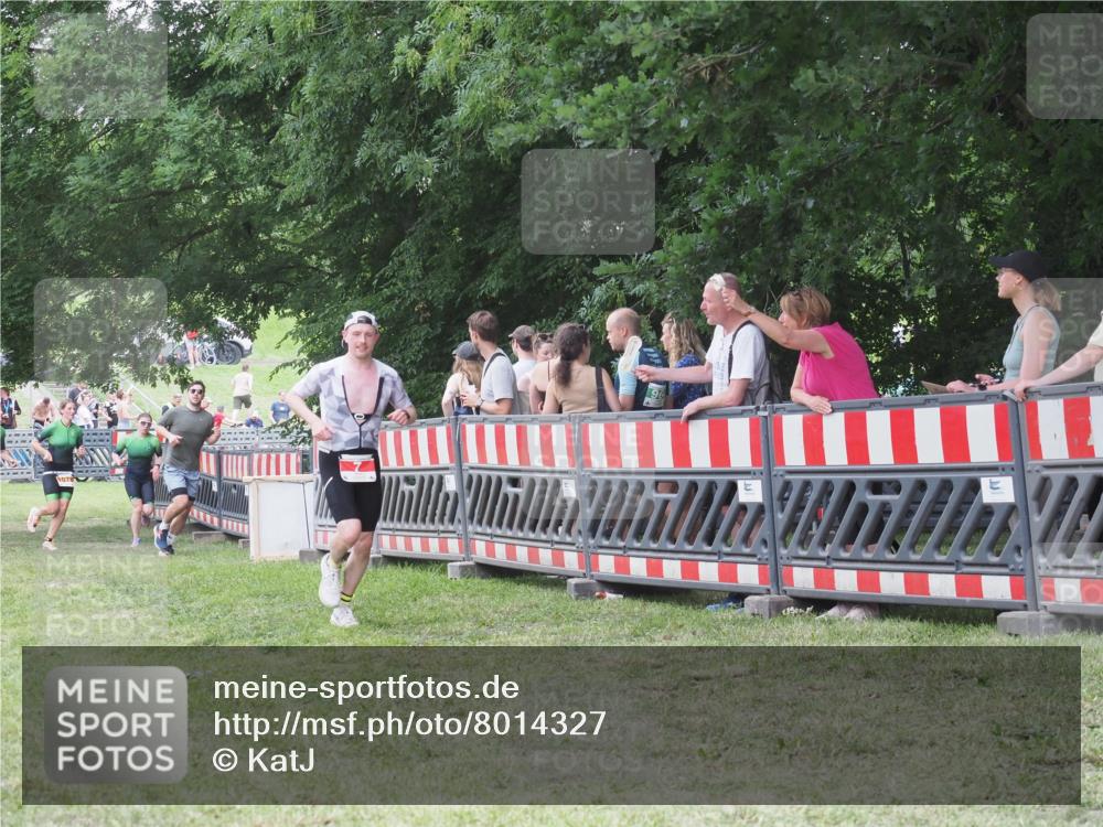 21.06.2025 - 27. Vierlanden-Triathlon KatJ http://msf.ph/oto/8014327 15.06.2025 13:11:55 Ziel 7 meine-sportfotos.de