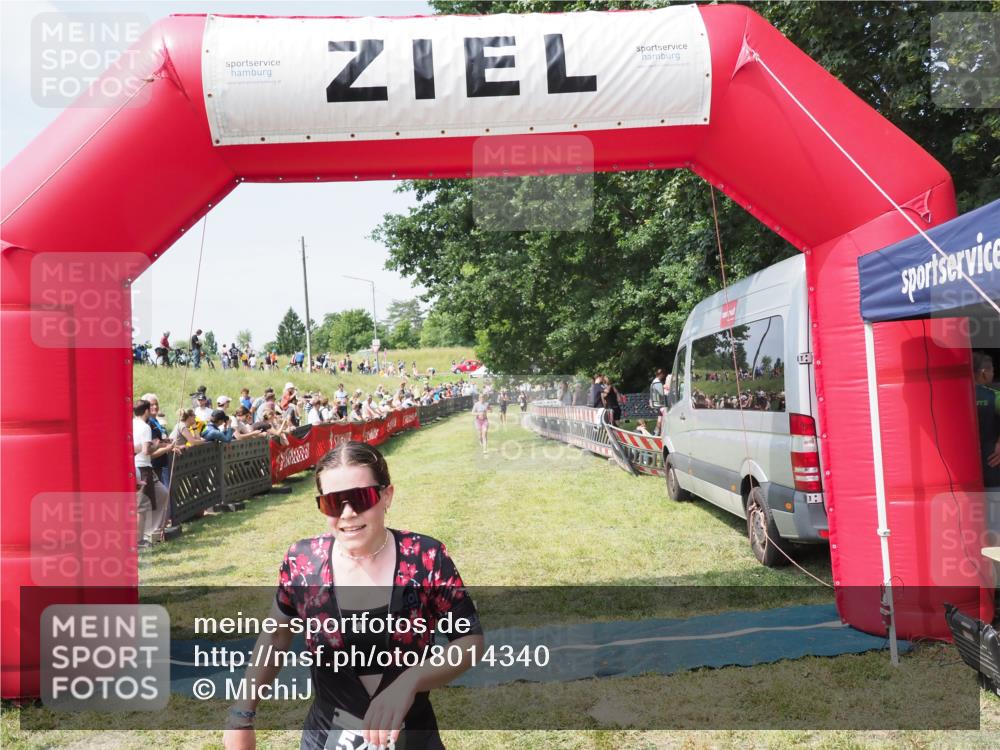 21.06.2025 - 27. Vierlanden-Triathlon MichiJ http://msf.ph/oto/8014340 15.06.2026 11:31:09 Ziel 131, 482, 546, 605 meine-sportfotos.de