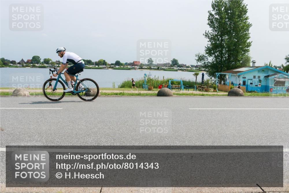 21.06.2025 - 27. Vierlanden-Triathlon H.Heesch http://msf.ph/oto/8014343 15.06.2025 11:49:13 Radfahren 637, 762, 773 meine-sportfotos.de