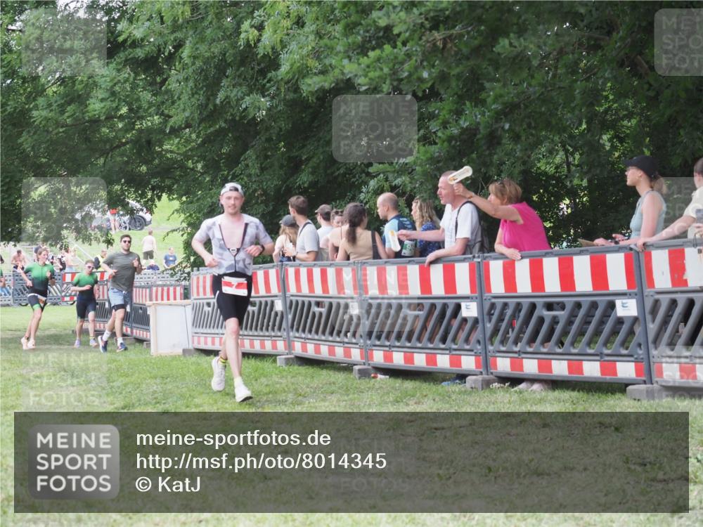 21.06.2025 - 27. Vierlanden-Triathlon KatJ http://msf.ph/oto/8014345 15.06.2025 13:11:56 Ziel 7 meine-sportfotos.de