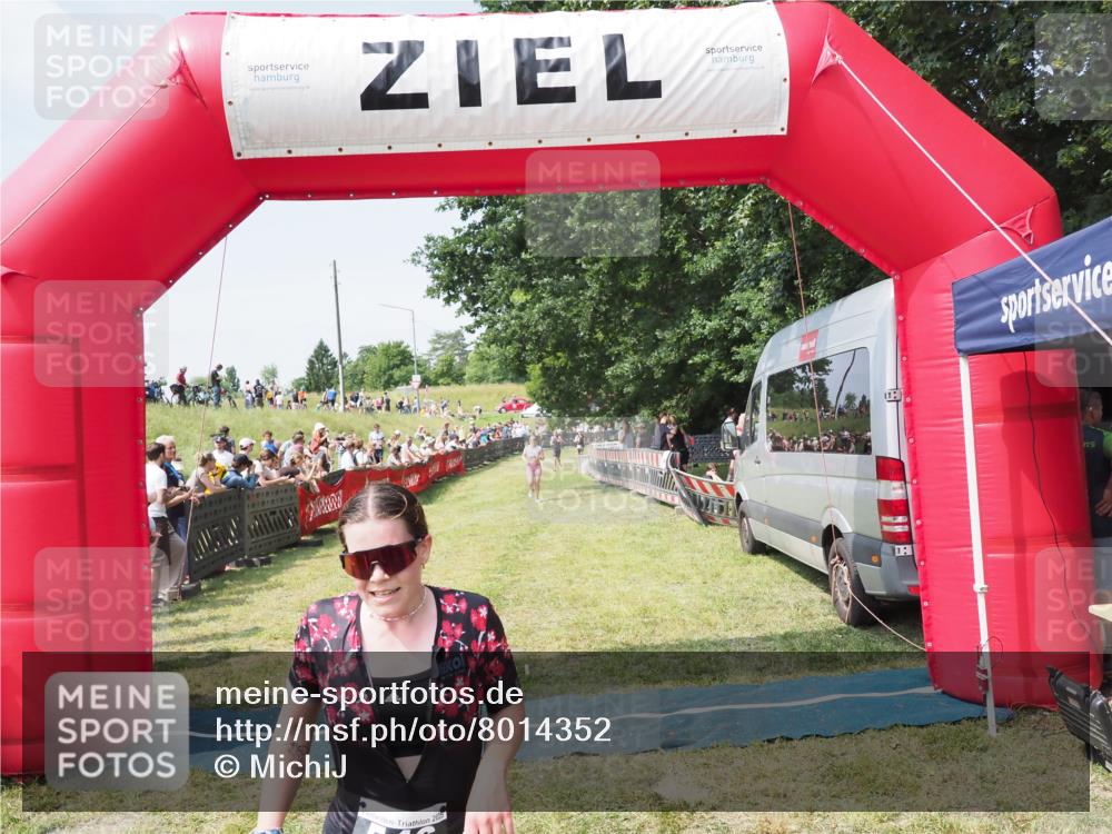 21.06.2025 - 27. Vierlanden-Triathlon MichiJ http://msf.ph/oto/8014352 15.06.2026 11:31:09 Ziel 131, 482, 546, 605 meine-sportfotos.de