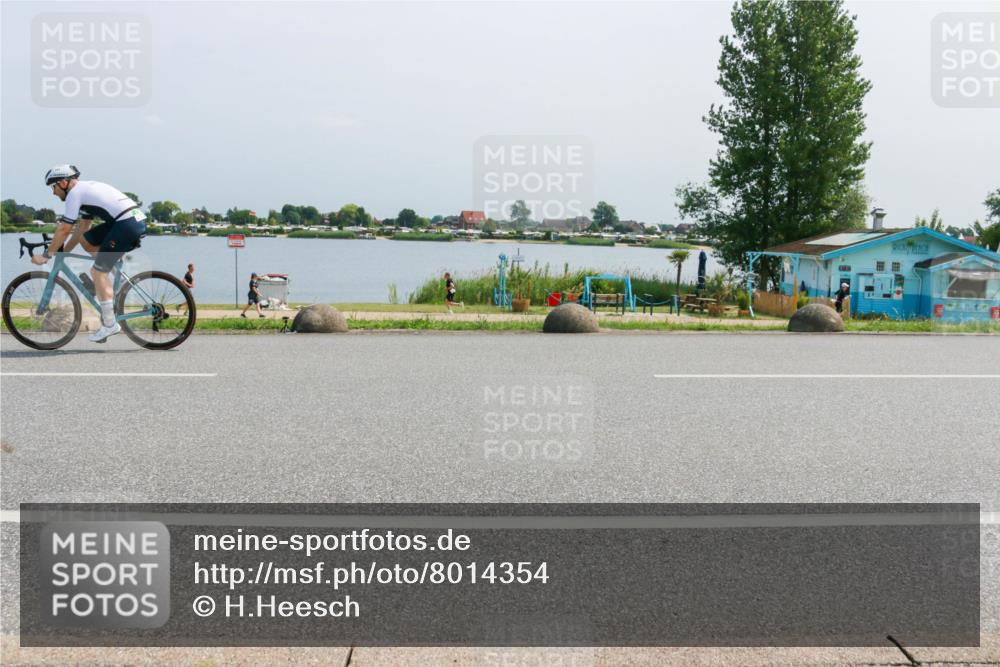 21.06.2025 - 27. Vierlanden-Triathlon H.Heesch http://msf.ph/oto/8014354 15.06.2025 11:49:13 Radfahren 637, 762, 773 meine-sportfotos.de
