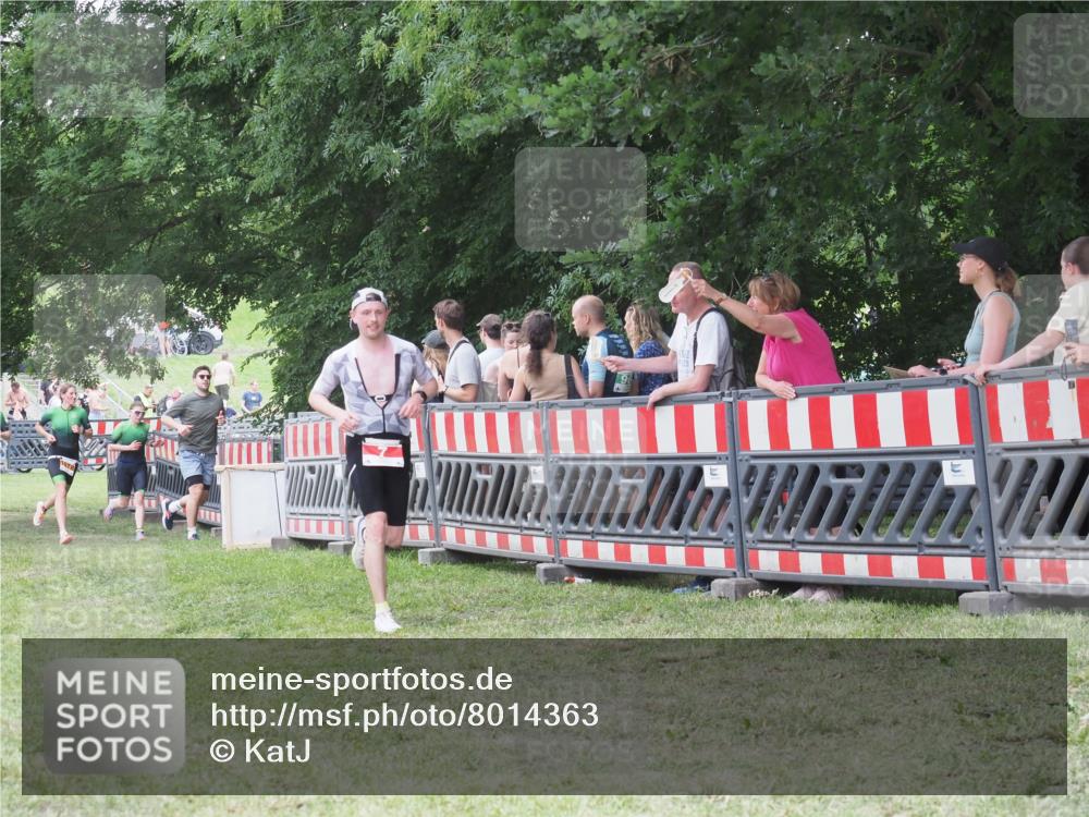 21.06.2025 - 27. Vierlanden-Triathlon KatJ http://msf.ph/oto/8014363 15.06.2025 13:11:56 Ziel 7 meine-sportfotos.de