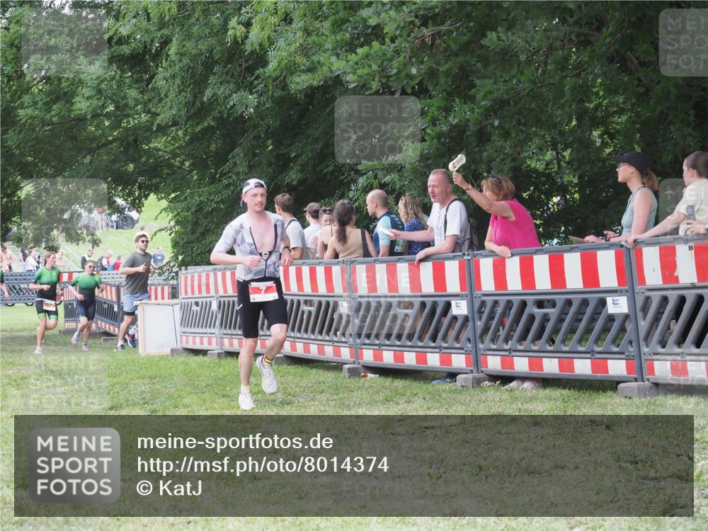 21.06.2025 - 27. Vierlanden-Triathlon KatJ http://msf.ph/oto/8014374 15.06.2025 13:11:56 Ziel 7 meine-sportfotos.de