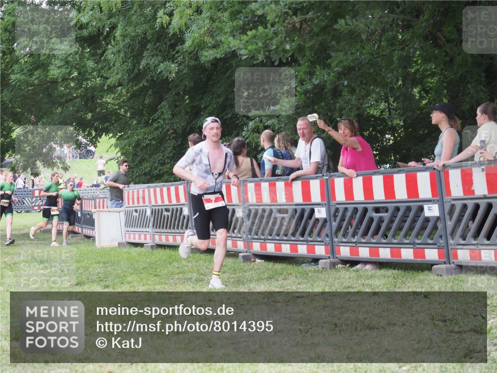 21.06.2025 - 27. Vierlanden-Triathlon KatJ http://msf.ph/oto/8014395 15.06.2025 13:11:56 Ziel 7 meine-sportfotos.de