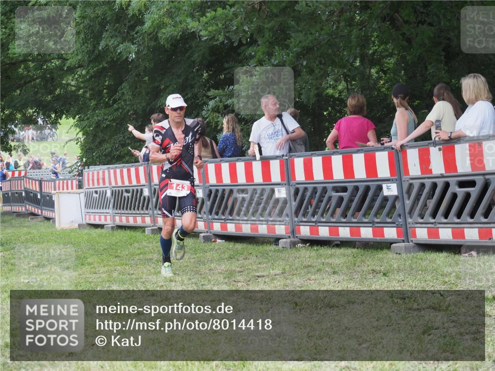 21.06.2025 - 27. Vierlanden-Triathlon KatJ http://msf.ph/oto/8014418 15.06.2025 13:12:08 Ziel 143 meine-sportfotos.de