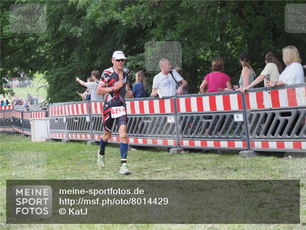 21.06.2025 - 27. Vierlanden-Triathlon KatJ http://msf.ph/oto/8014429 15.06.2025 13:12:08 Ziel 143 meine-sportfotos.de
