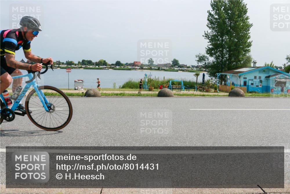 21.06.2025 - 27. Vierlanden-Triathlon H.Heesch http://msf.ph/oto/8014431 15.06.2025 11:49:33 Radfahren 779, 855 meine-sportfotos.de