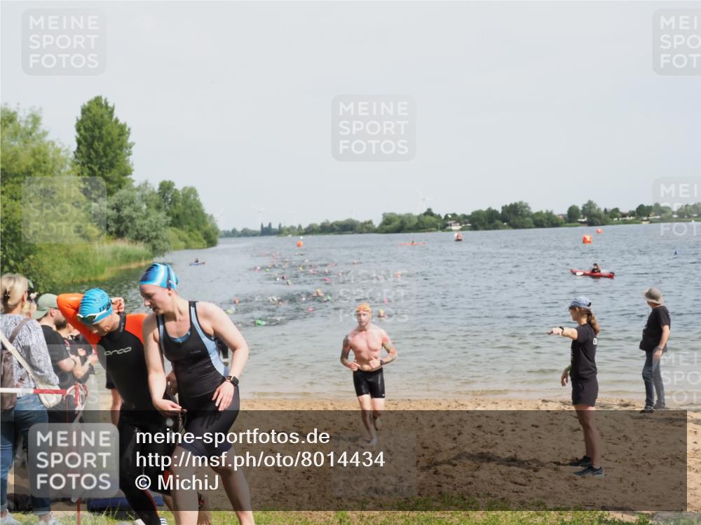 21.06.2025 - 27. Vierlanden-Triathlon MichiJ http://msf.ph/oto/8014434 15.06.2026 10:16:00 Schwimmen 445, 505, 547, 606, 612 meine-sportfotos.de