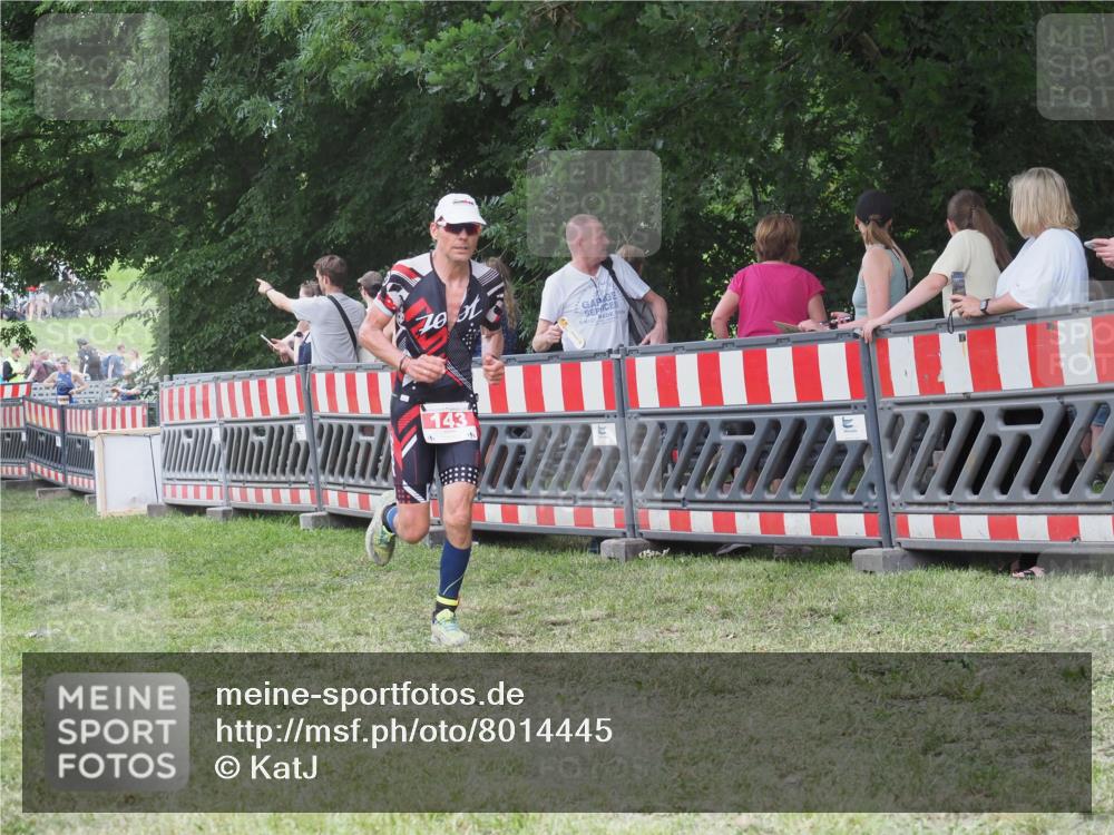 21.06.2025 - 27. Vierlanden-Triathlon KatJ http://msf.ph/oto/8014445 15.06.2025 13:12:08 Ziel 143 meine-sportfotos.de