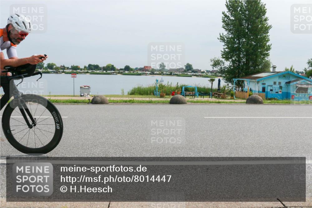 15.06.2025 - 27. Vierlanden-Triathlon H.Heesch http://msf.ph/oto/8014447 15.06.2025 11:10:30 Radfahren 145, 867 meine-sportfotos.de