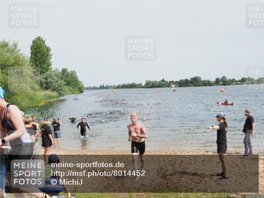 21.06.2025 - 27. Vierlanden-Triathlon MichiJ http://msf.ph/oto/8014452 15.06.2026 10:16:01 Schwimmen 445, 547, 606, 612 meine-sportfotos.de