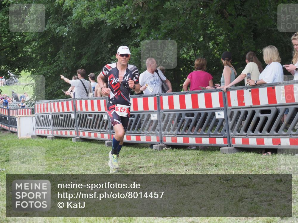 21.06.2025 - 27. Vierlanden-Triathlon KatJ http://msf.ph/oto/8014457 15.06.2025 13:12:08 Ziel 143 meine-sportfotos.de