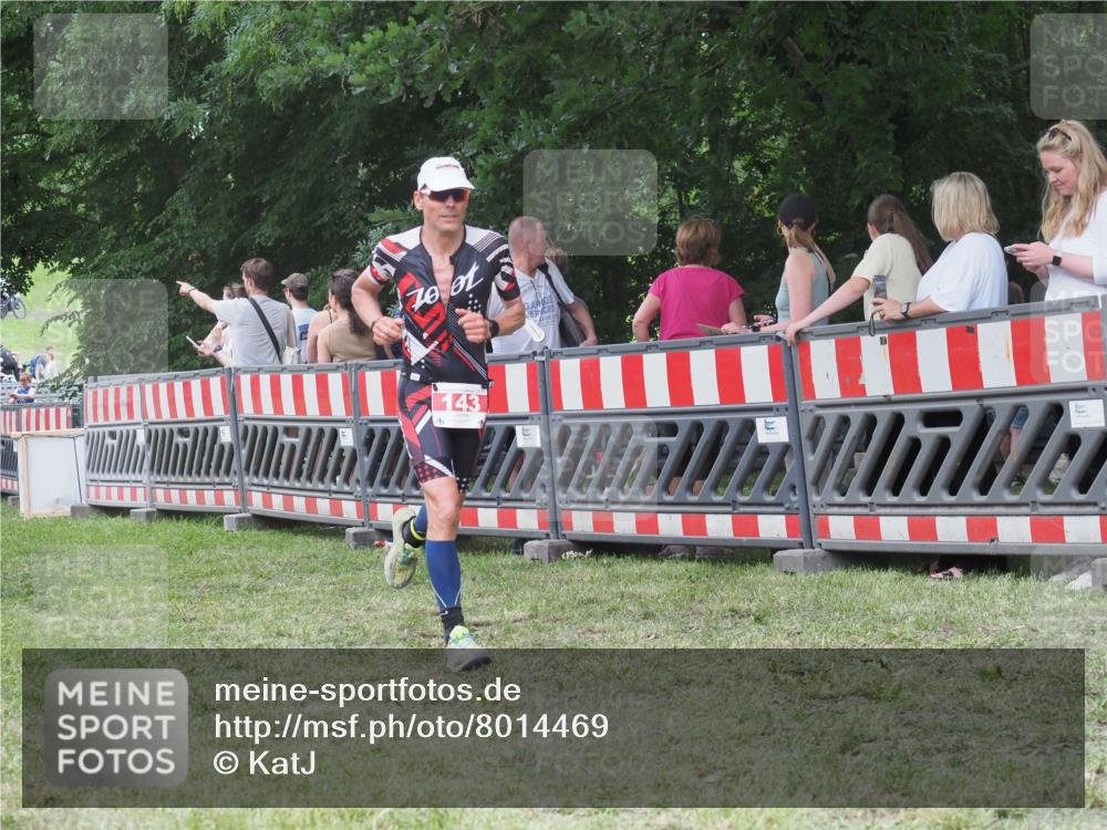 21.06.2025 - 27. Vierlanden-Triathlon KatJ http://msf.ph/oto/8014469 15.06.2025 13:12:09 Ziel 143 meine-sportfotos.de