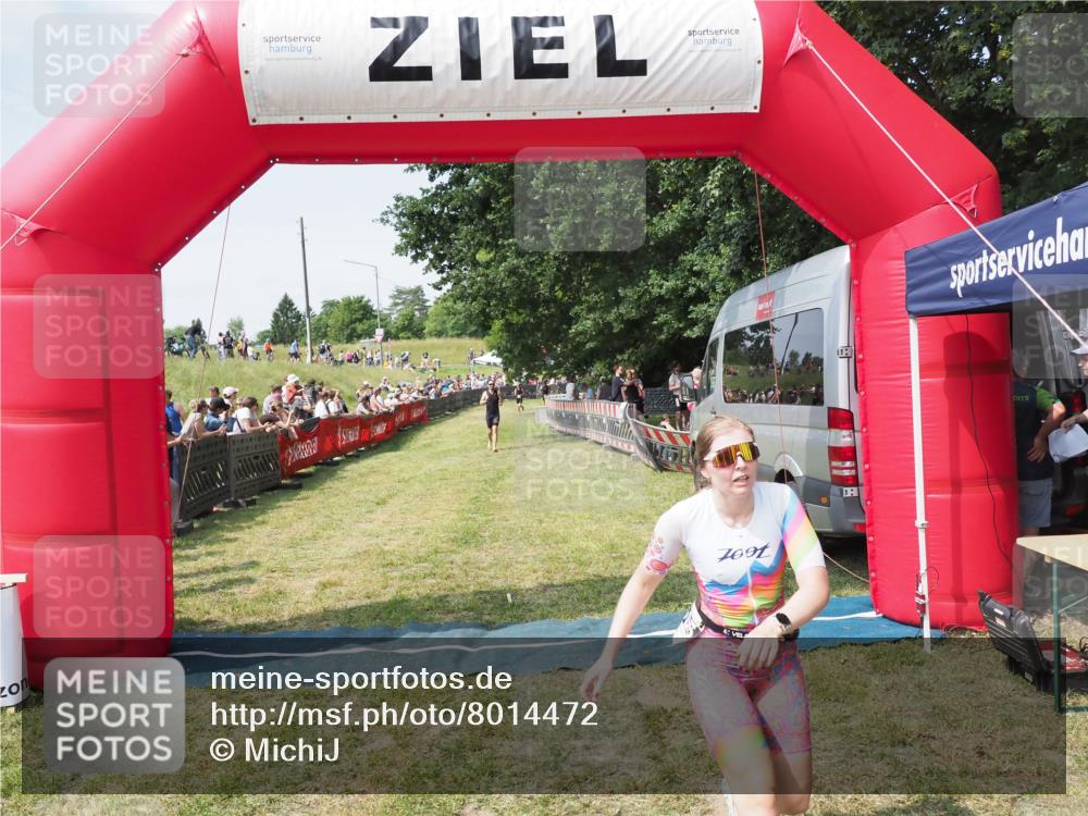 21.06.2025 - 27. Vierlanden-Triathlon MichiJ http://msf.ph/oto/8014472 15.06.2026 11:31:14 Ziel 546, 605 meine-sportfotos.de