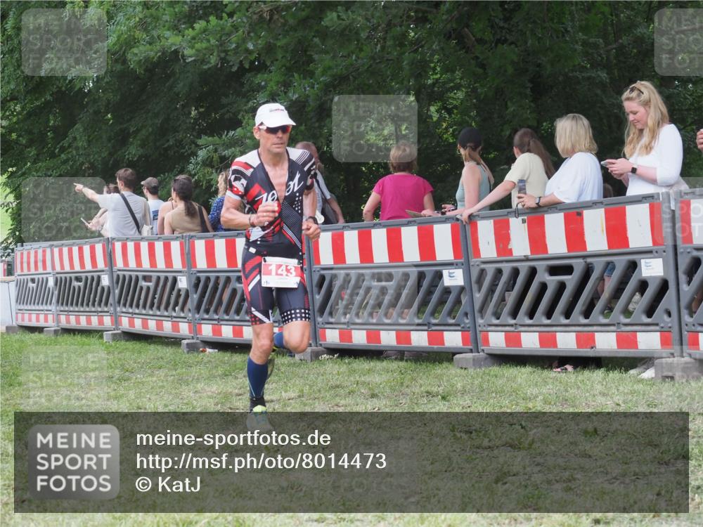 21.06.2025 - 27. Vierlanden-Triathlon KatJ http://msf.ph/oto/8014473 15.06.2025 13:12:09 Ziel 143 meine-sportfotos.de