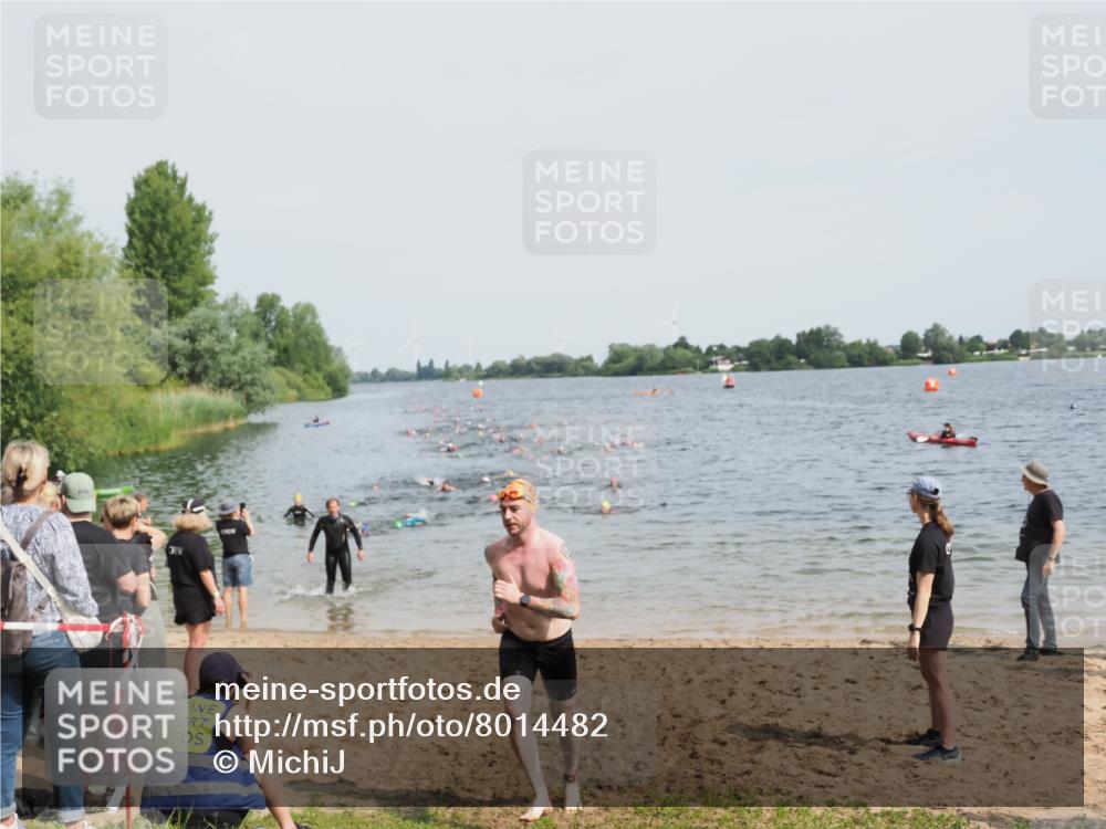 21.06.2025 - 27. Vierlanden-Triathlon MichiJ http://msf.ph/oto/8014482 15.06.2026 10:16:01 Schwimmen 445, 547, 606, 612 meine-sportfotos.de