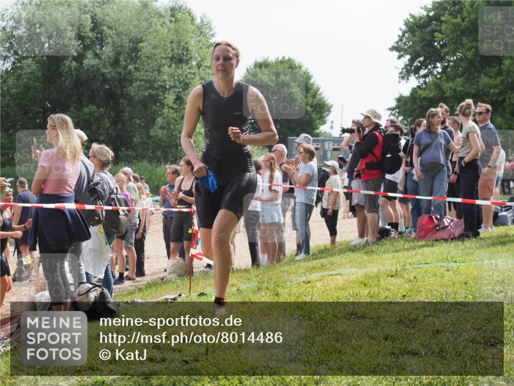 15.06.2025 - 27. Vierlanden-Triathlon KatJ http://msf.ph/oto/8014486 15.06.2025 10:15:11 Schwimmen 480, 528, 555, 587, 592, 597, 605, 635 meine-sportfotos.de