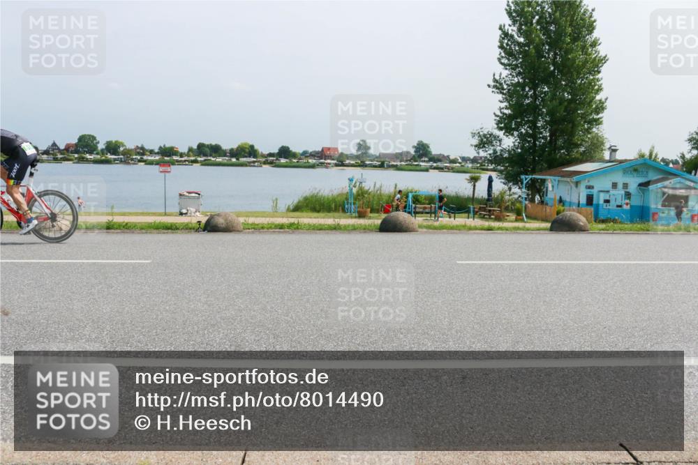 21.06.2025 - 27. Vierlanden-Triathlon H.Heesch http://msf.ph/oto/8014490 15.06.2025 11:49:40 Radfahren 810, 828, 845, 855 meine-sportfotos.de