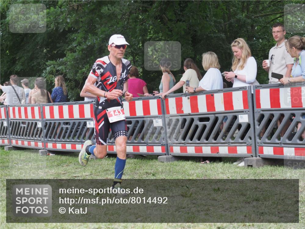 21.06.2025 - 27. Vierlanden-Triathlon KatJ http://msf.ph/oto/8014492 15.06.2025 13:12:09 Ziel 143 meine-sportfotos.de