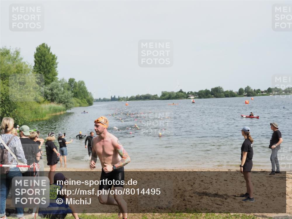 21.06.2025 - 27. Vierlanden-Triathlon MichiJ http://msf.ph/oto/8014495 15.06.2026 10:16:02 Schwimmen 445, 547, 606, 612 meine-sportfotos.de