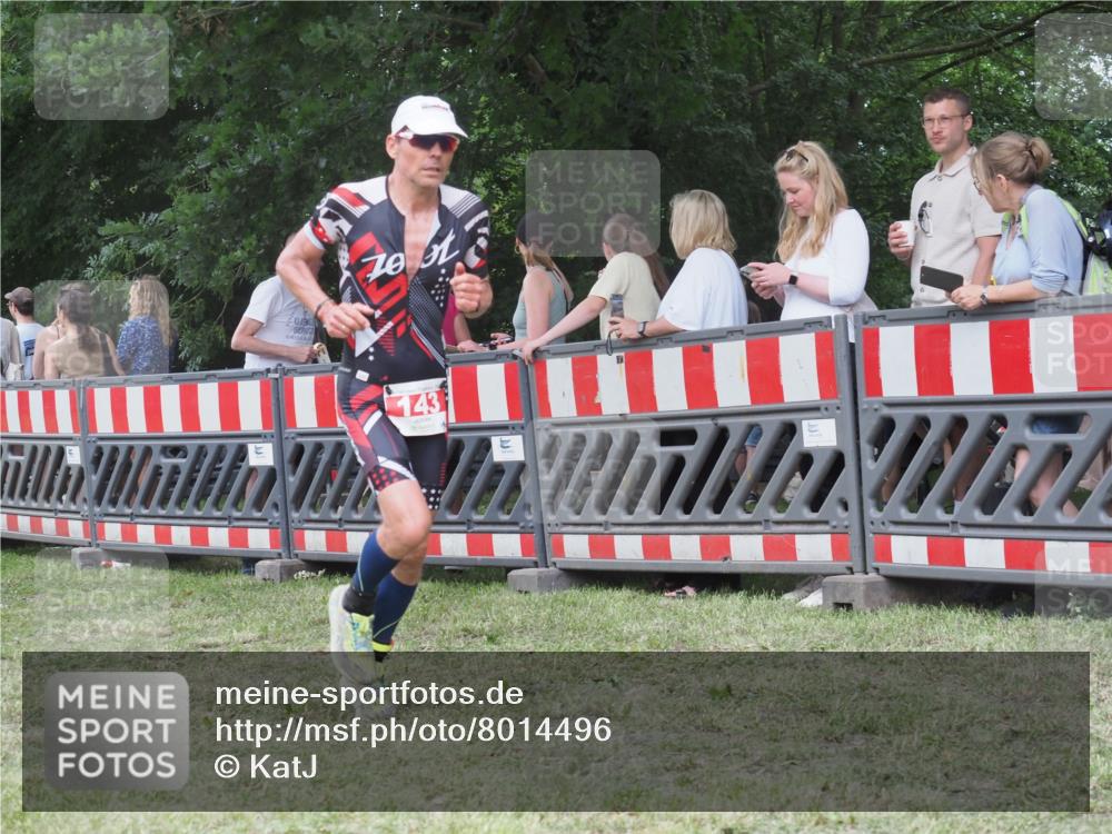21.06.2025 - 27. Vierlanden-Triathlon KatJ http://msf.ph/oto/8014496 15.06.2025 13:12:09 Ziel 143 meine-sportfotos.de